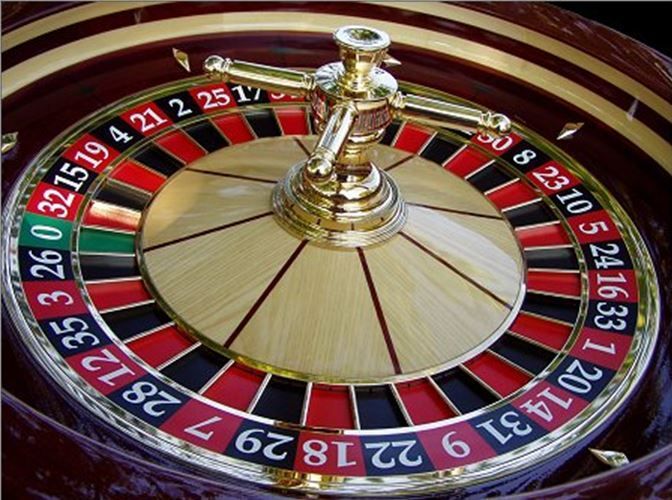 Huuuge Casino کھلاڑیوں کے لیے لائیو کیسینو سیکشن